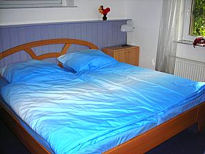 Double bed [[telnr]] cm x [[telnr]] cm
2 matresses