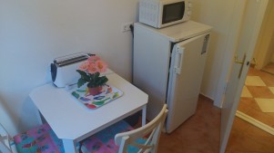 Kitchen (microwave oven, toaster, kettle, coffeemachine)