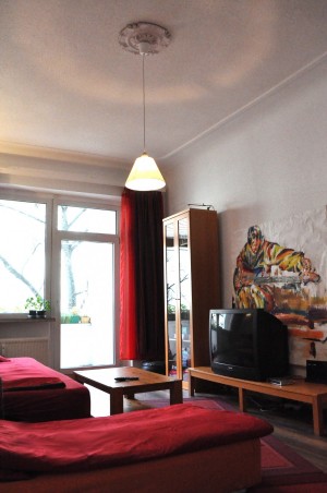 1. 1 Schlaf-Couch, 1 zum Bett ausziehbarer Sessel, TV...