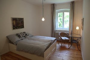 Schlafzimmer (französisches Bett), Schreibtisch