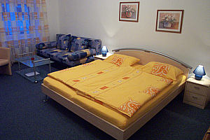 Doppelbett und Schlafsofa 