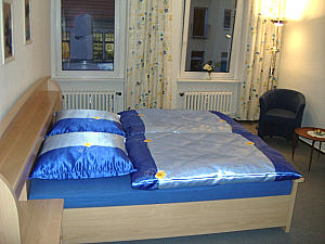 bedroom with double bed 